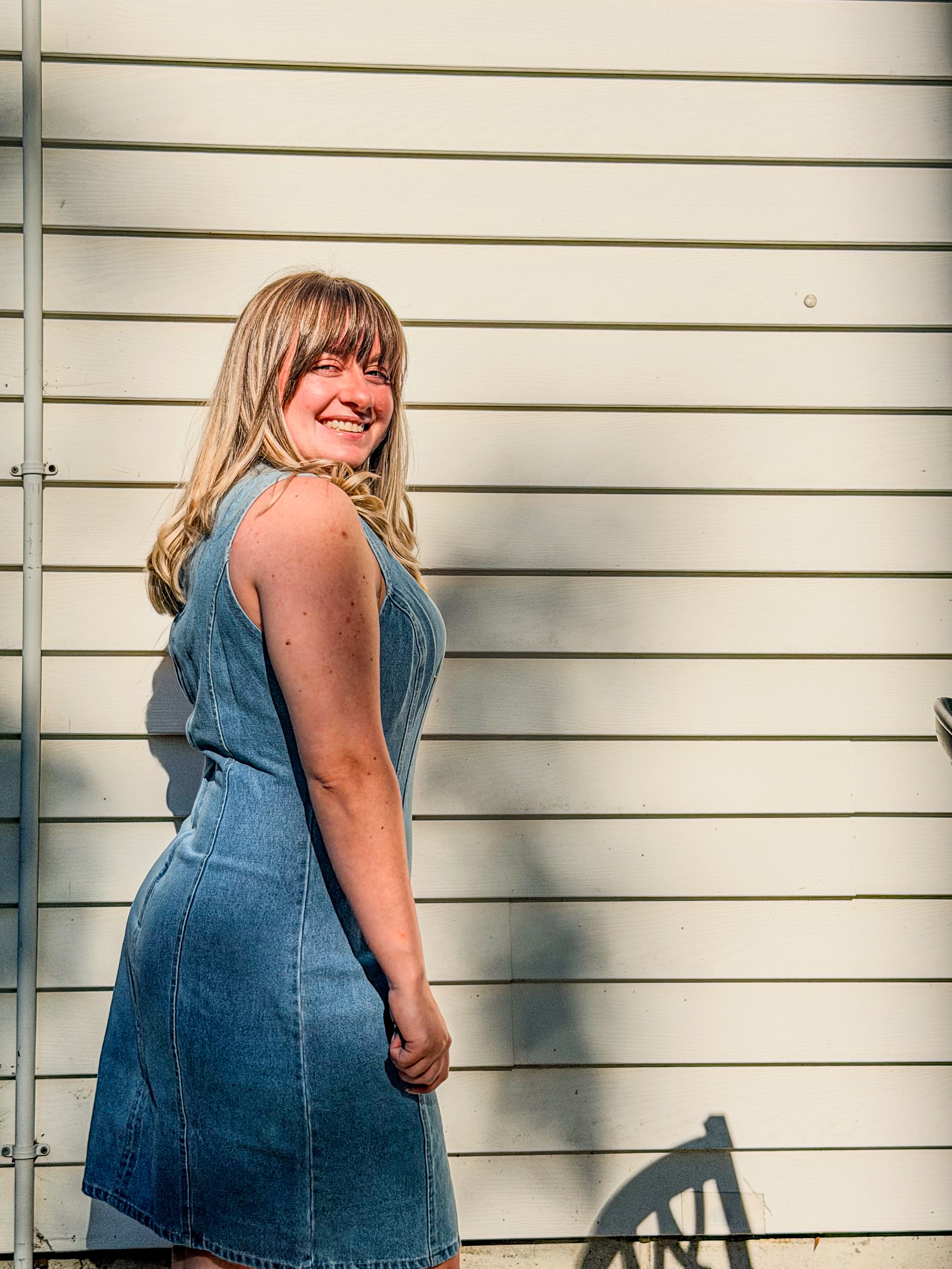 Round neck fitted denim dress